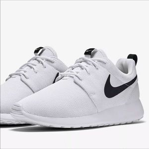 White Nike Roshe Women 8.5